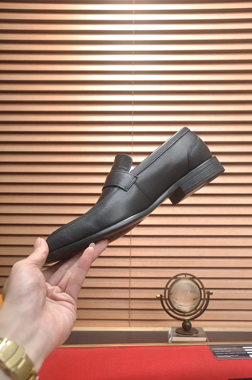 Men's men's shoes 💰540💶 [LV] (original single cowhide lining) 🍀LV's latest genuine leather business suit shoes are launched simultaneously on the official website. The first-layer cowhide imported from Italy is made of heavy gold, 💥official website 1:1 rubber outsole. Versatile to wear, high-end without losing class, and the color combination is extraordinary. This four-season style is alluring when worn on your feet, showing off your big-name flair. Standard code 38-45 (45 customized)